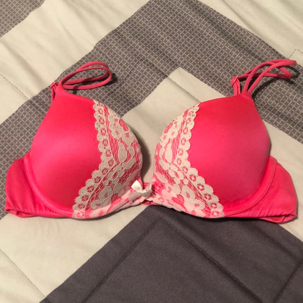 Victoria’s Secret Very Sexy push-up bra